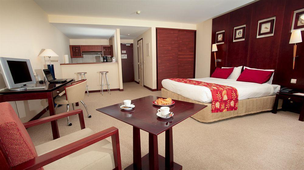 Ramada Hotel & Suites By Wyndham Noumea Ruang foto